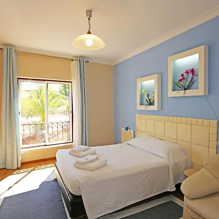 C17 - Mos In Apartment