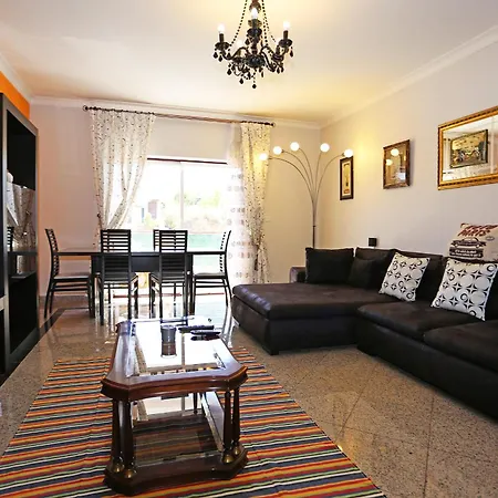 C17 - Mos In Apartment *